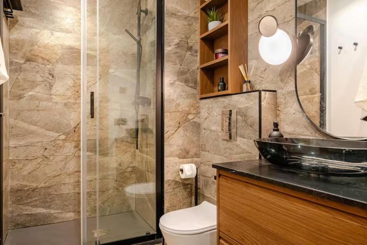 Diseno Centro San Bernardo Esquina Gran Via Apartamento Madri
